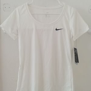 White dry fit Nike short sleeve shirt NWT